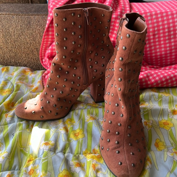 Lucky 🍀 Brand rust colored studded faux suede high heel boots Size 7.5 - Picture 1 of 12
